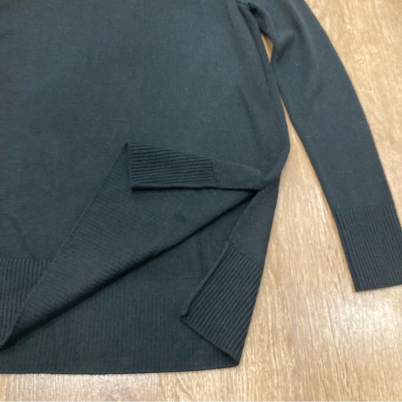 Thalia Sodi Black Sweater with Gold Tone Chain Accent Madrid Small - Picture 10 of 16